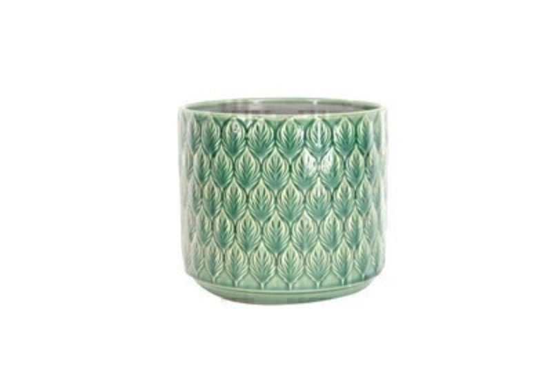 <p>Green Ceramic Pot Cover with Leaf design by the designer Gisela Graham who designs really beautiful gifts for your garden and home. Suitable for an artifical or real plant. Great to show off your plants and would make an ideal gift for a gardener or someone who likes plants. Also comes available in other colours. Size (LxWxD) 15x17x17cm</p>
